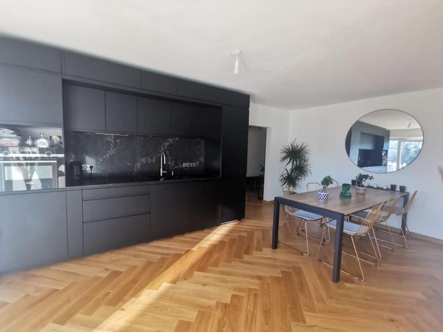Le Parmelan - Grand Appartement Familial Avec Vue Sur La Montagne อานซี ภายนอก รูปภาพ